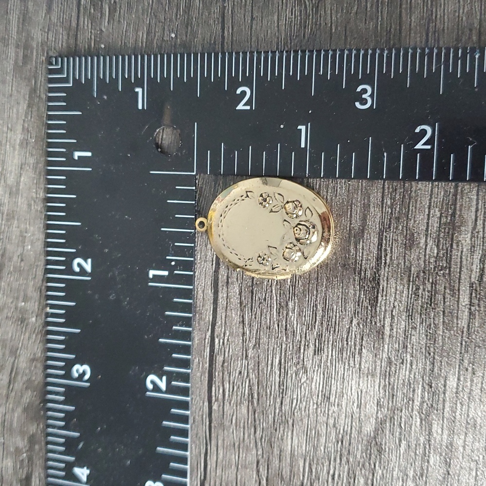 Gold Tone Floral Locket Pendant P315 - Picture 4 of 4
